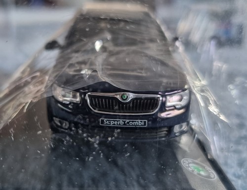 Skoda superb combi - 1:43,